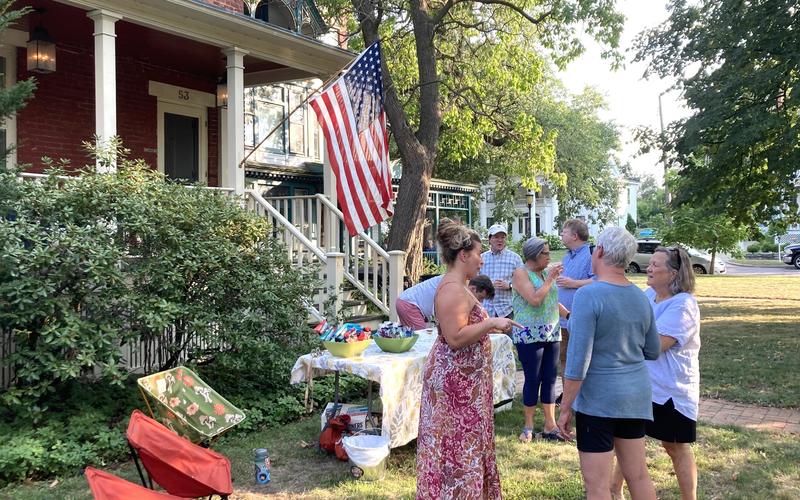 Music & wine in Irvine Park 