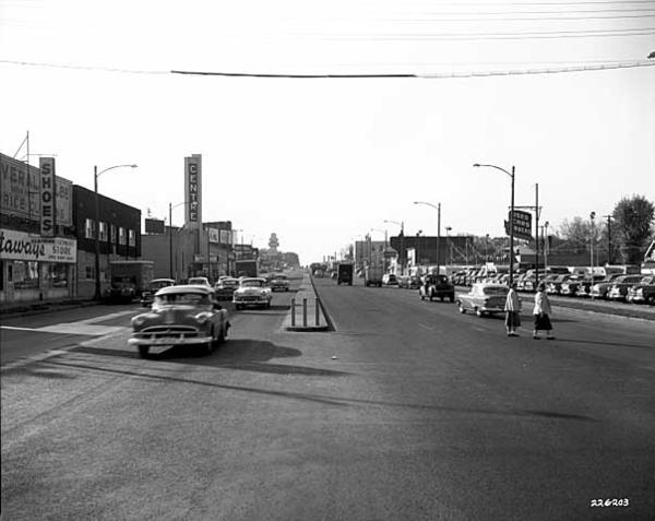 View down University Avenue, before the green line was built